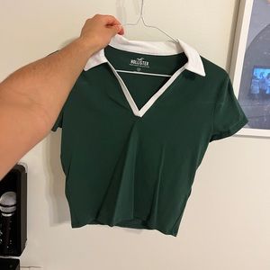 Size M! Super cute dark green crop top!